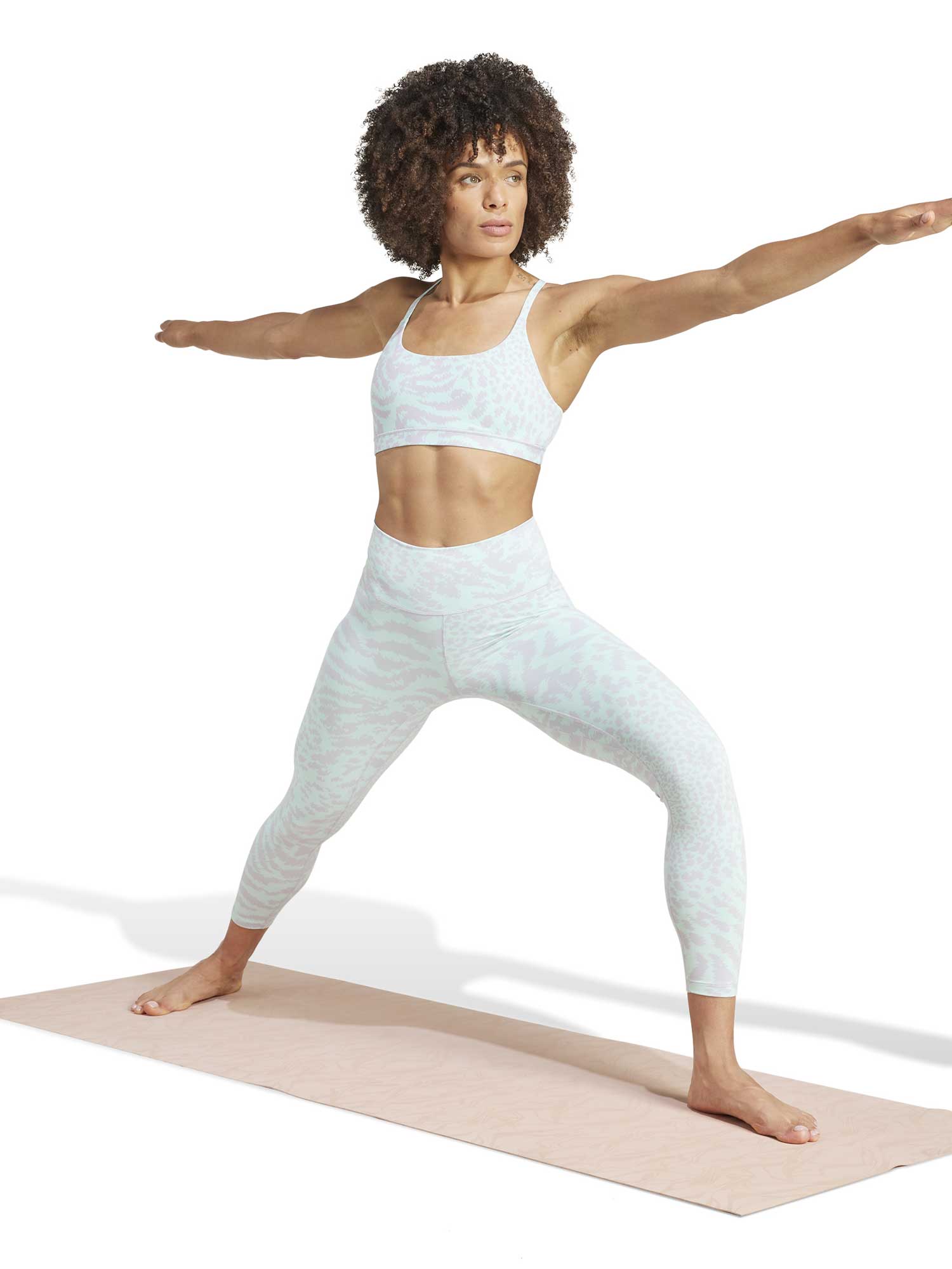 ADIDAS PERFORMANCE Спортен сутиен All Me Light-Support Allover Print