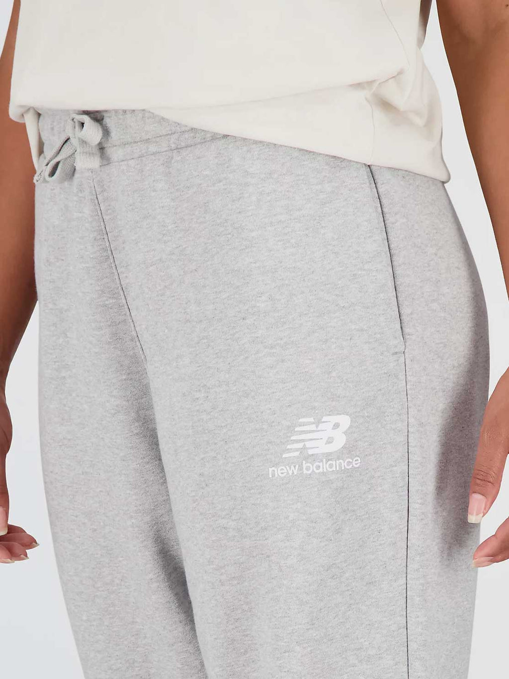 NEW BALANCE Спортно долнище ESSENTIALS STACKED LOGO
