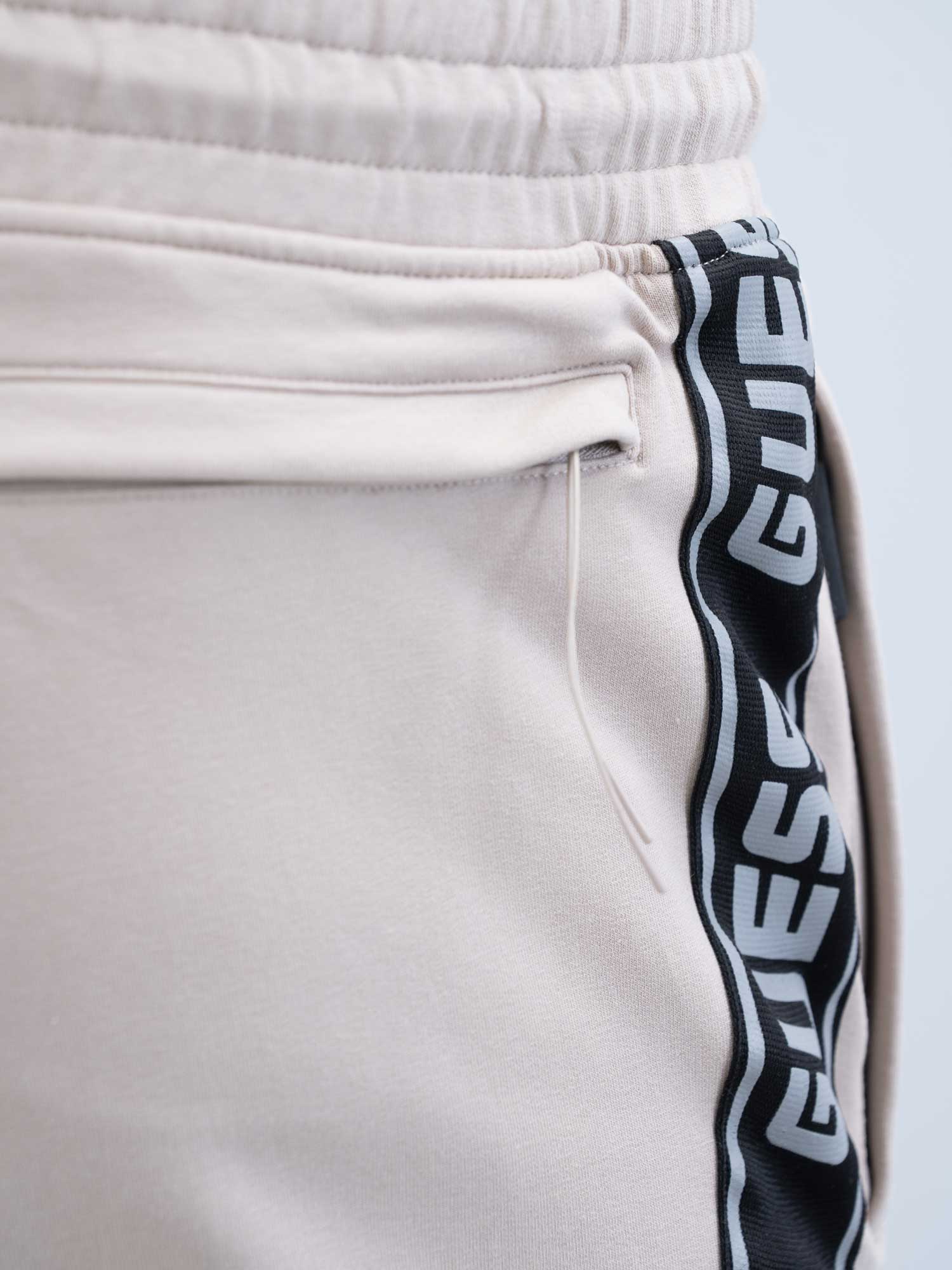 GUESS Спортно долнище NEW ARLO LONG PANT