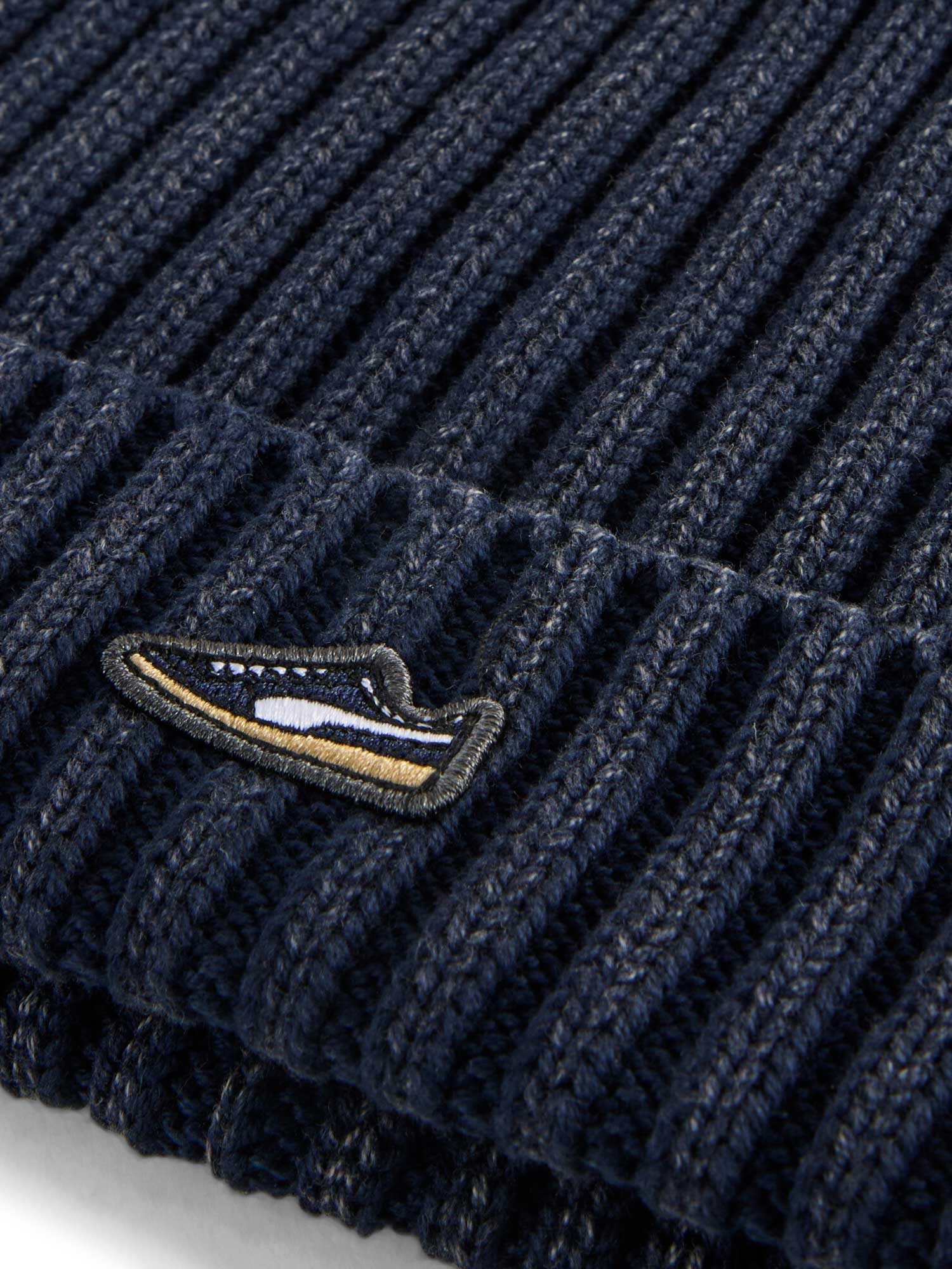 PUMA Шапка PREMIUM ESS Mid Crown Beanie