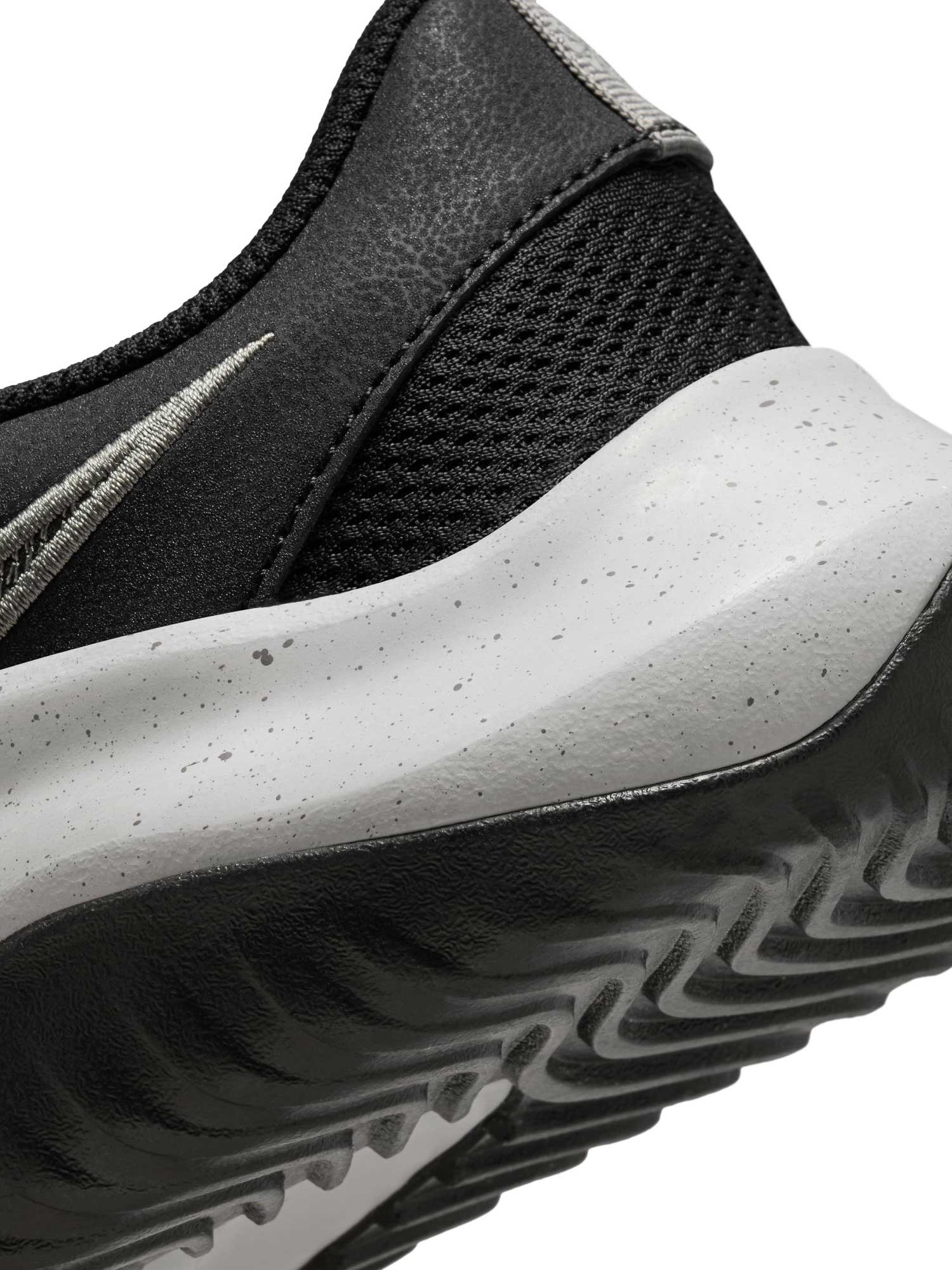 NIKE Обувки M LEGEND ESSENTIAL 3 NN